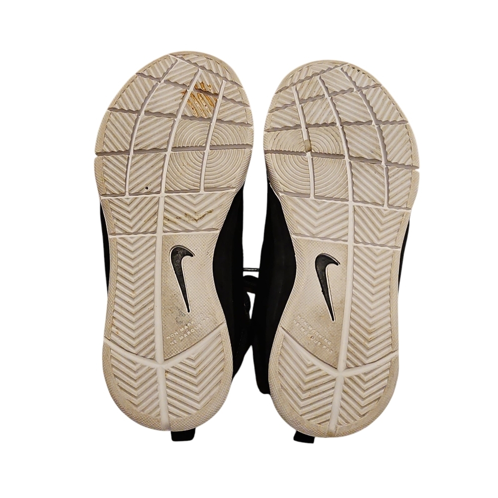 Nike Team Hustle D7 Black Sneakers - Picture 4 of 7